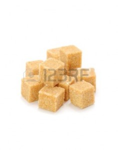 9655731-cubes-de-sucre-brun-isolees-sur-fond-blanc